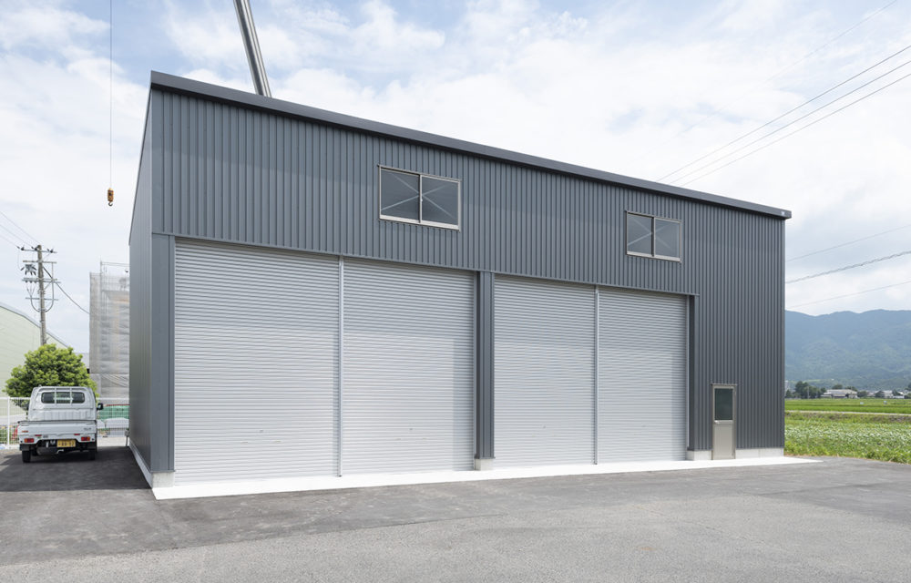 間口15.3m　奥行6.3m　軒高6.5m 　28.6坪