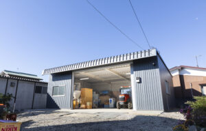 間口11.7m　奥行7.2m　軒高3.5m　25.6坪