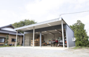 間口11.7m　奥行7.2m　高さ4.0m　25.6坪