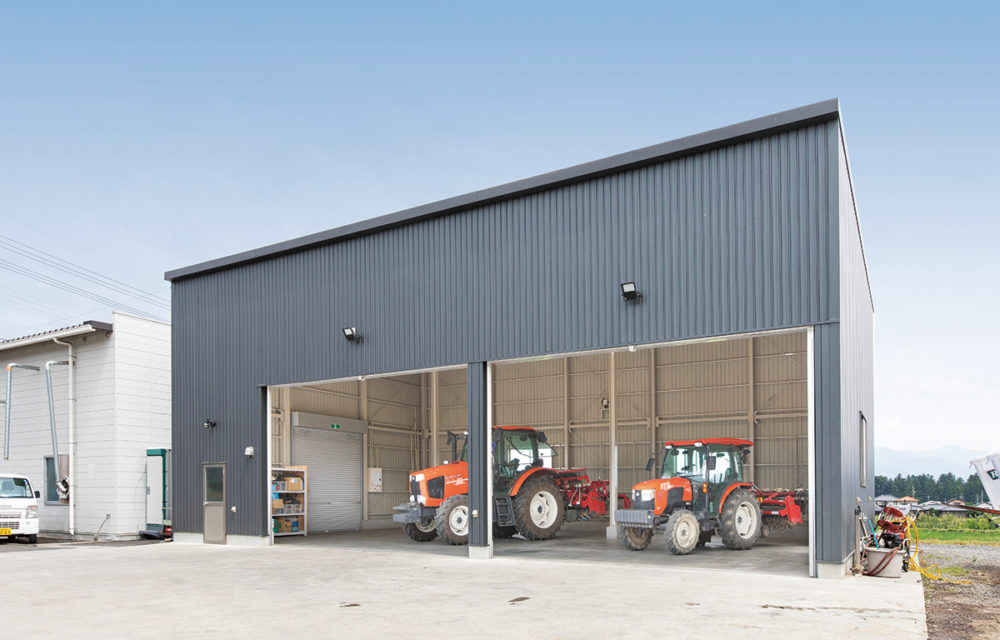 間口15.3m　奥行9.3m　軒高6.5m　42.4坪