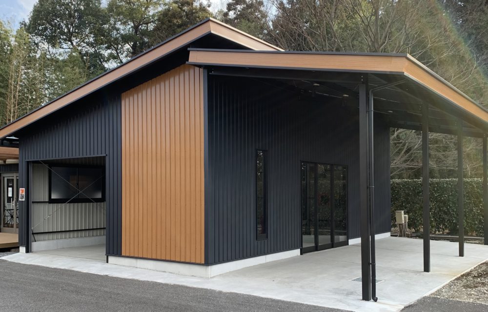 間口9.0m　奥行9.2m (下屋含む)　軒高4.4m (シャッター有効2.25m)　25.0坪