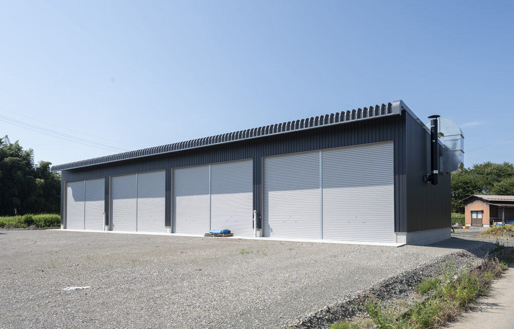 間口24.3m　奥行8.1m　軒高4.1m　59.6坪