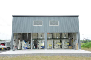 間口12.3m　奥行7.5m　軒高6.5m　27.4坪