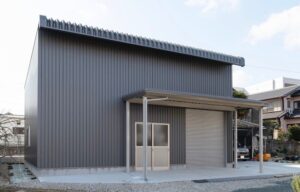 間口9.3m　奥行9.0m　軒高5.1m　25.7坪