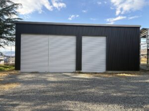 自動車整備工場にも活用できる大型倉庫